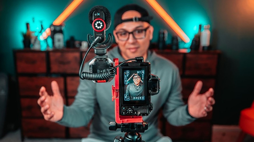 How To Properly connect your JOBY external microphone to a smartphone or camera